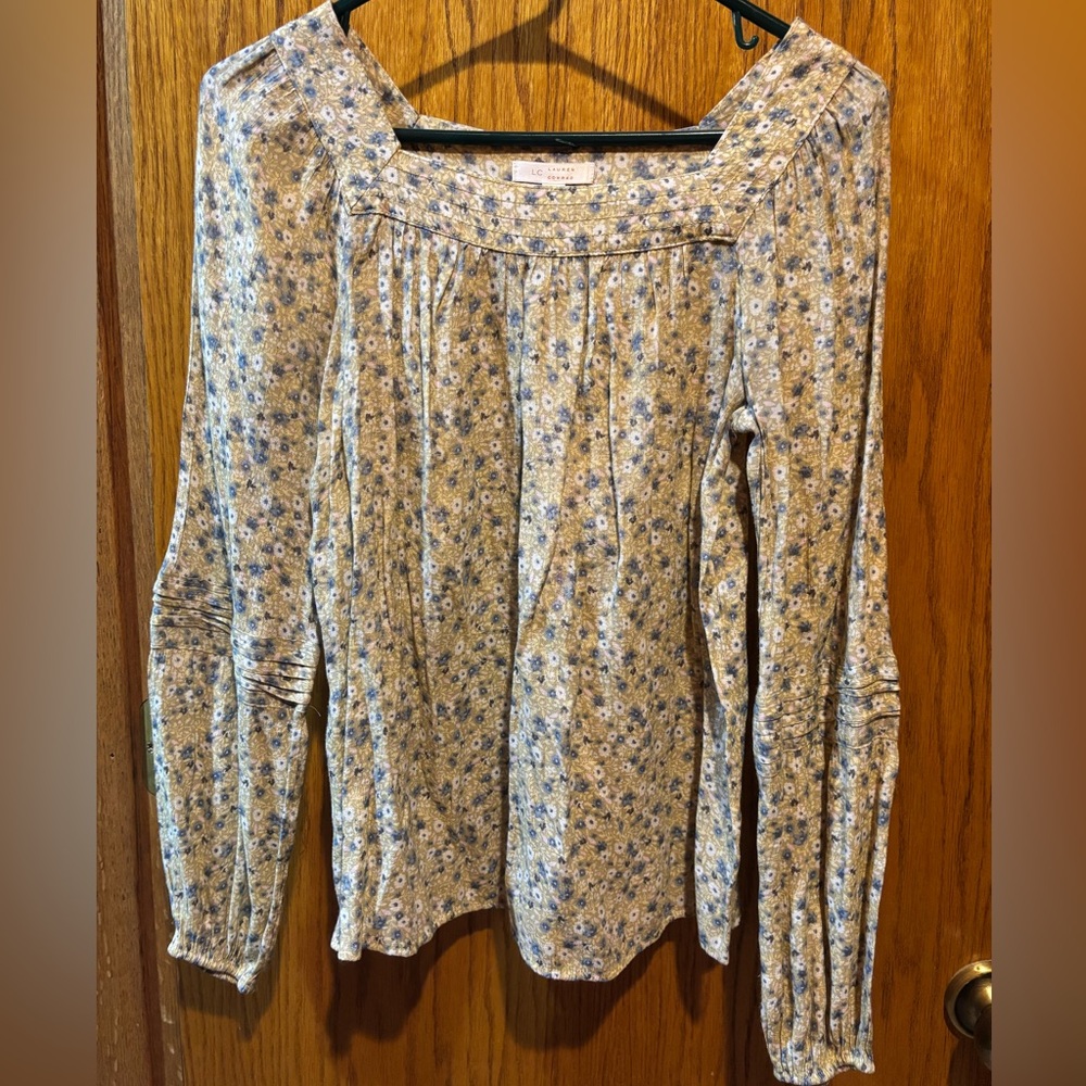 Women’s flowered Lauren Conrad top